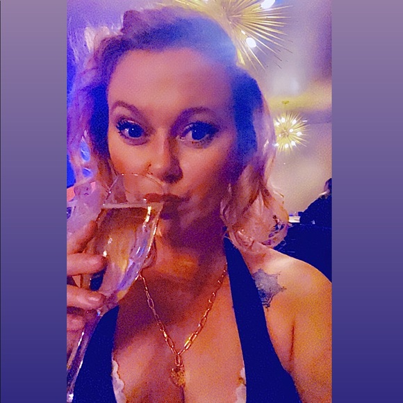 Meet your Posher, Dre 20% off 3 items, make an offer! - Picture 3 of 11